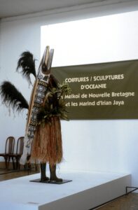 Exhibition – MARIND ANIM DEMA SPIRIT COSTUMES: Coiffures / Sculpture d’ Oceanie 1999 Nouvelle Bretagne et Irian Jaya