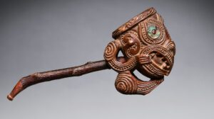 A Superb Maori Smoking Pipe Attributed to the Maori Master Carver Patoromu Tamatea Circa 1850 died 1890